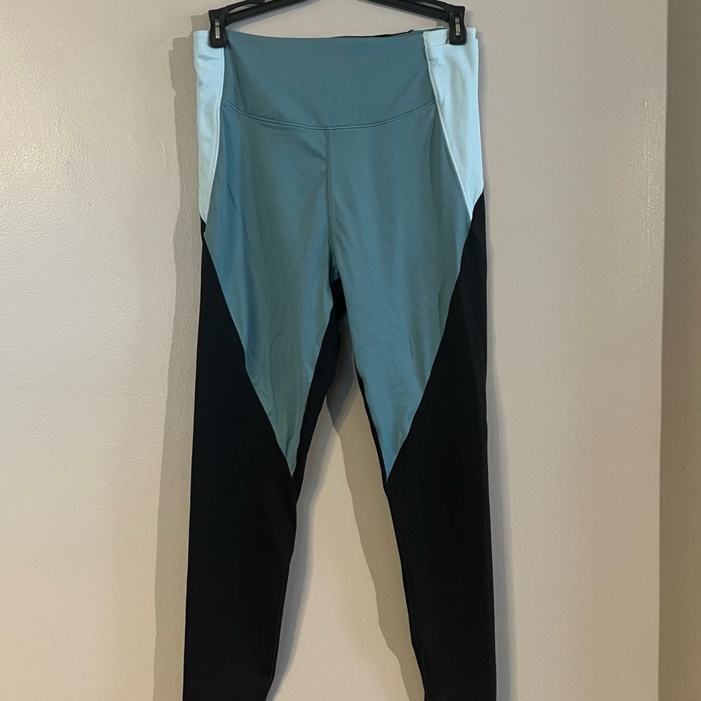 Chic Tri-Color Leggings in Blue, Black, and White